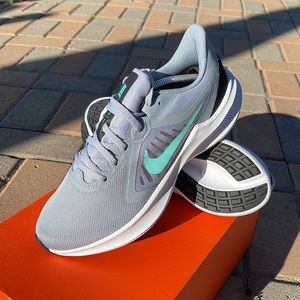 WOMENS 🌹🌹NIKE DOWNSHIFTER 10 NIB SZ 8